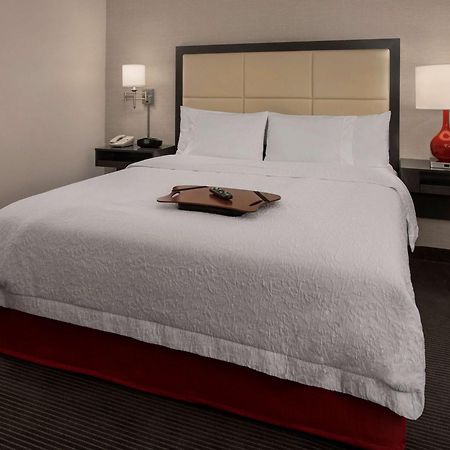 Hampton Inn & Suites Milwaukee Downtown Exteriör bild