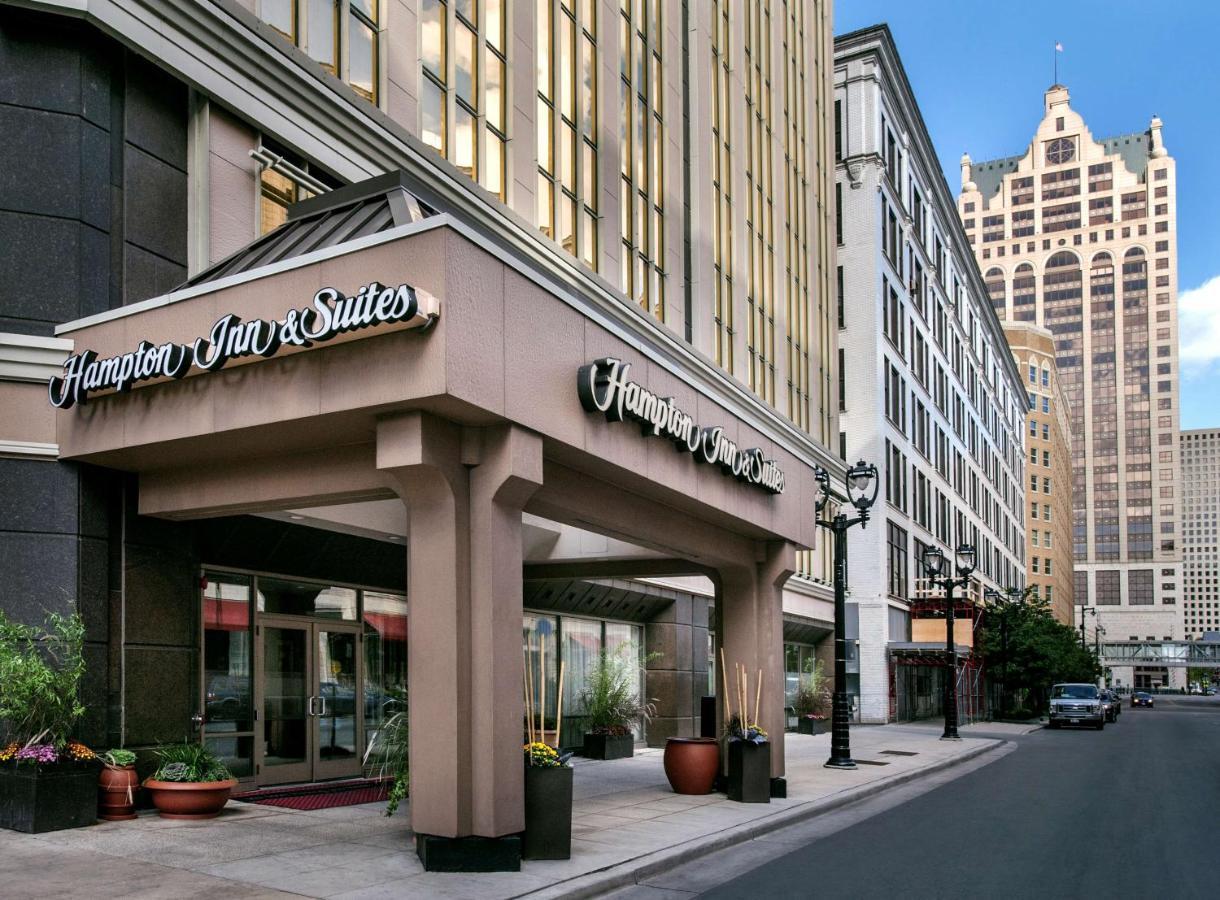 Hampton Inn & Suites Milwaukee Downtown Exteriör bild
