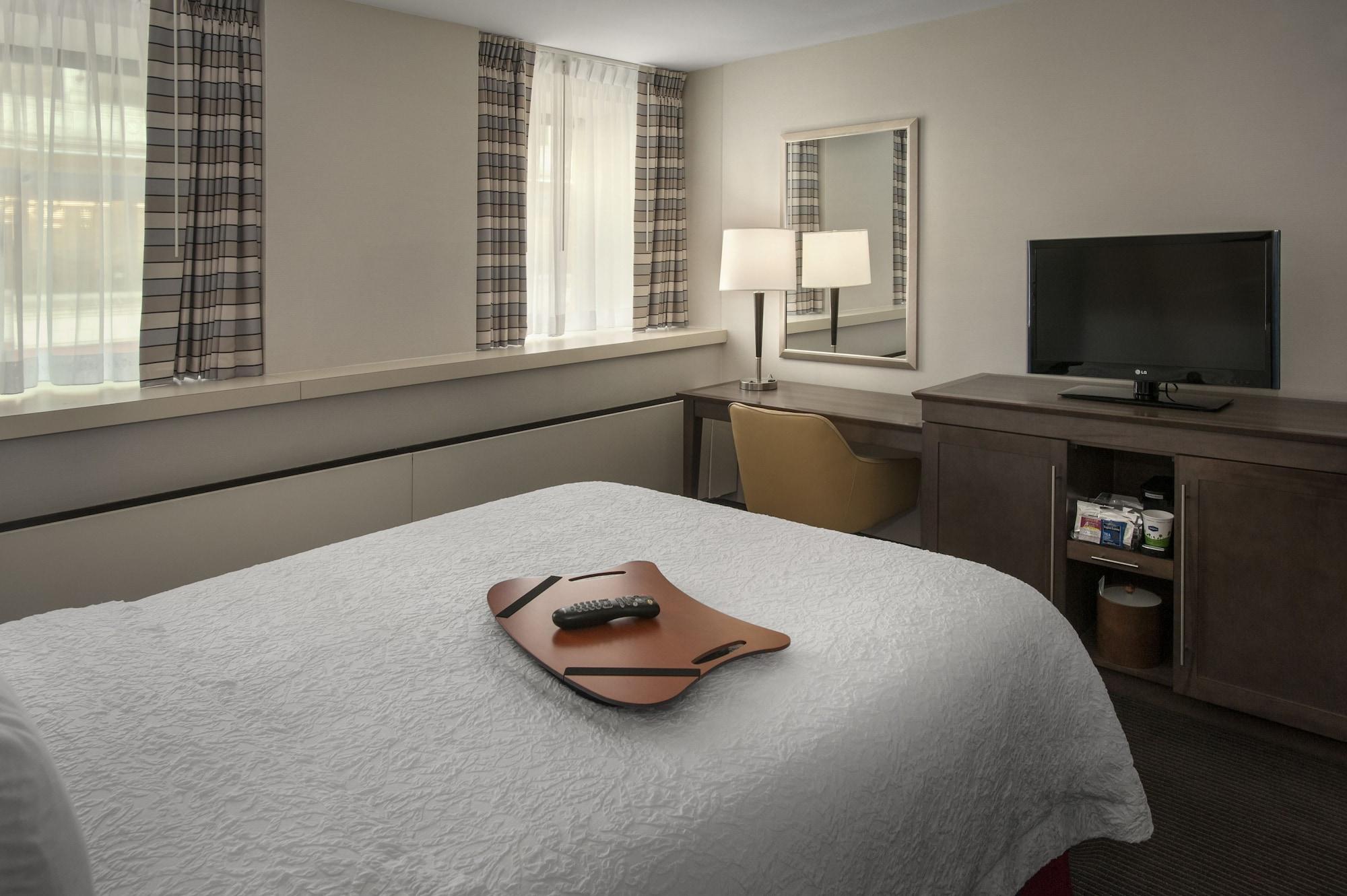 Hampton Inn & Suites Milwaukee Downtown Exteriör bild