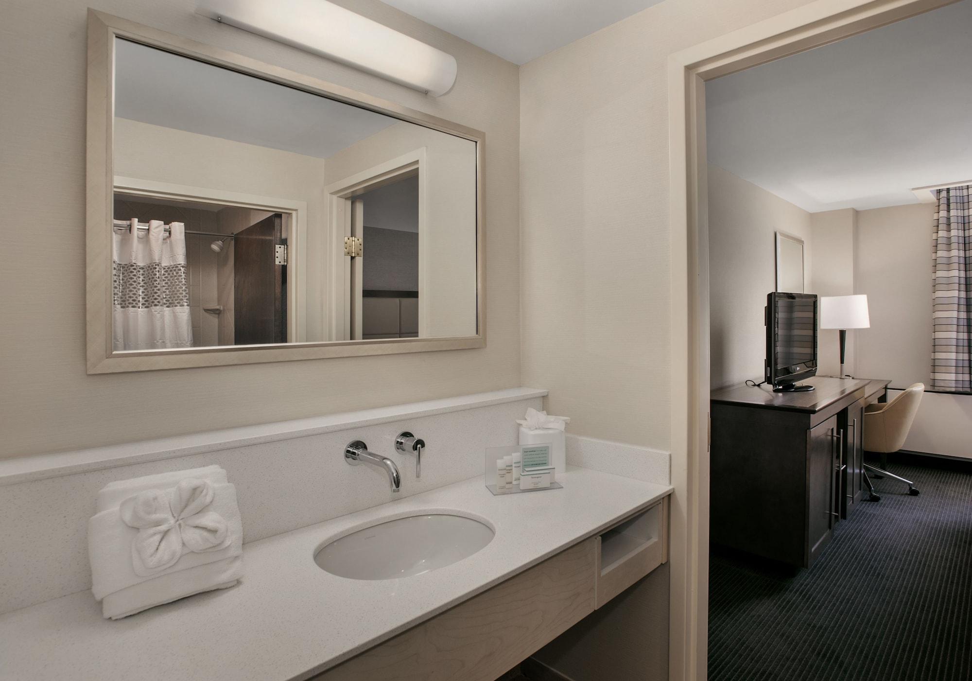 Hampton Inn & Suites Milwaukee Downtown Exteriör bild