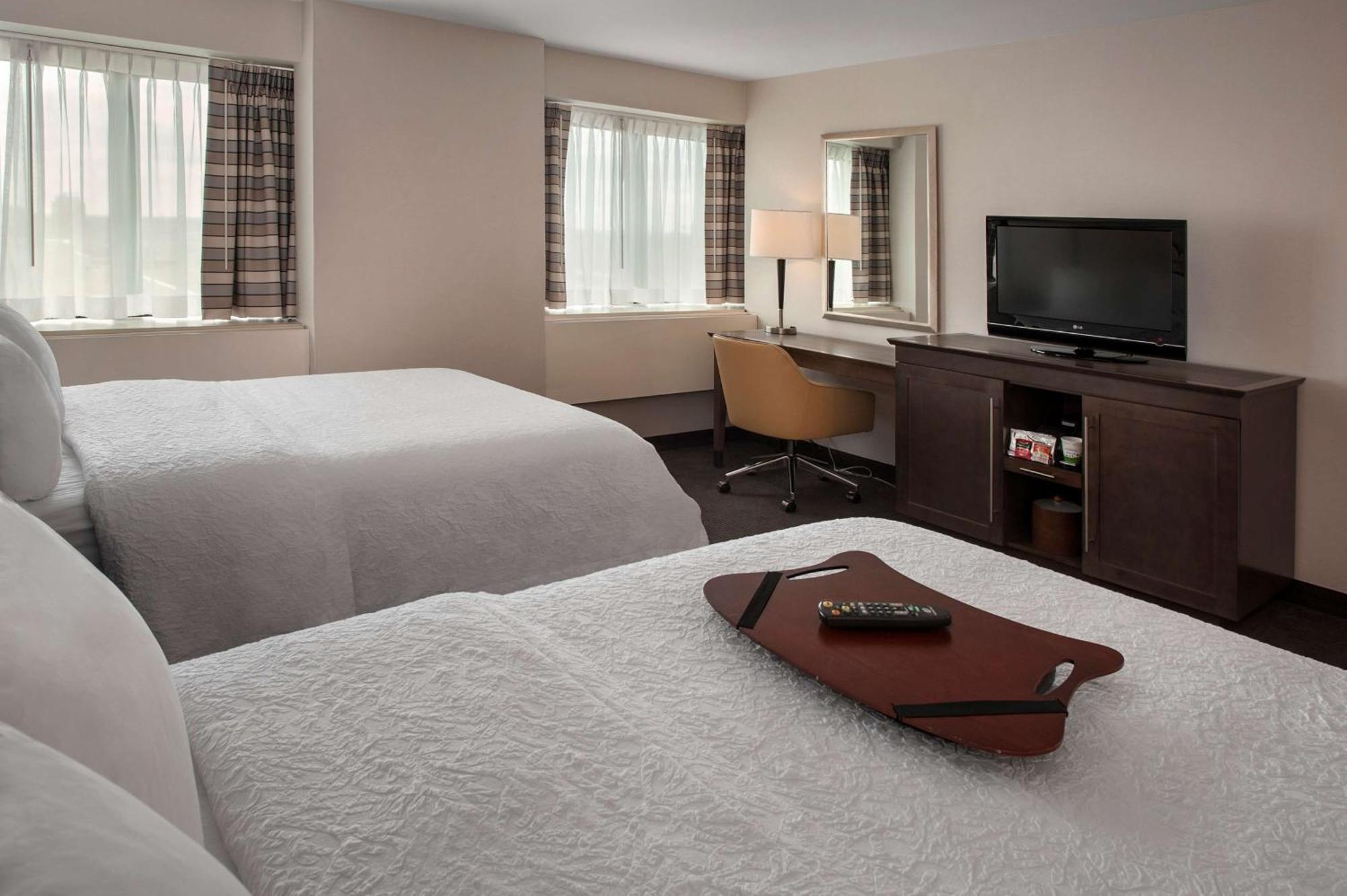 Hampton Inn & Suites Milwaukee Downtown Exteriör bild