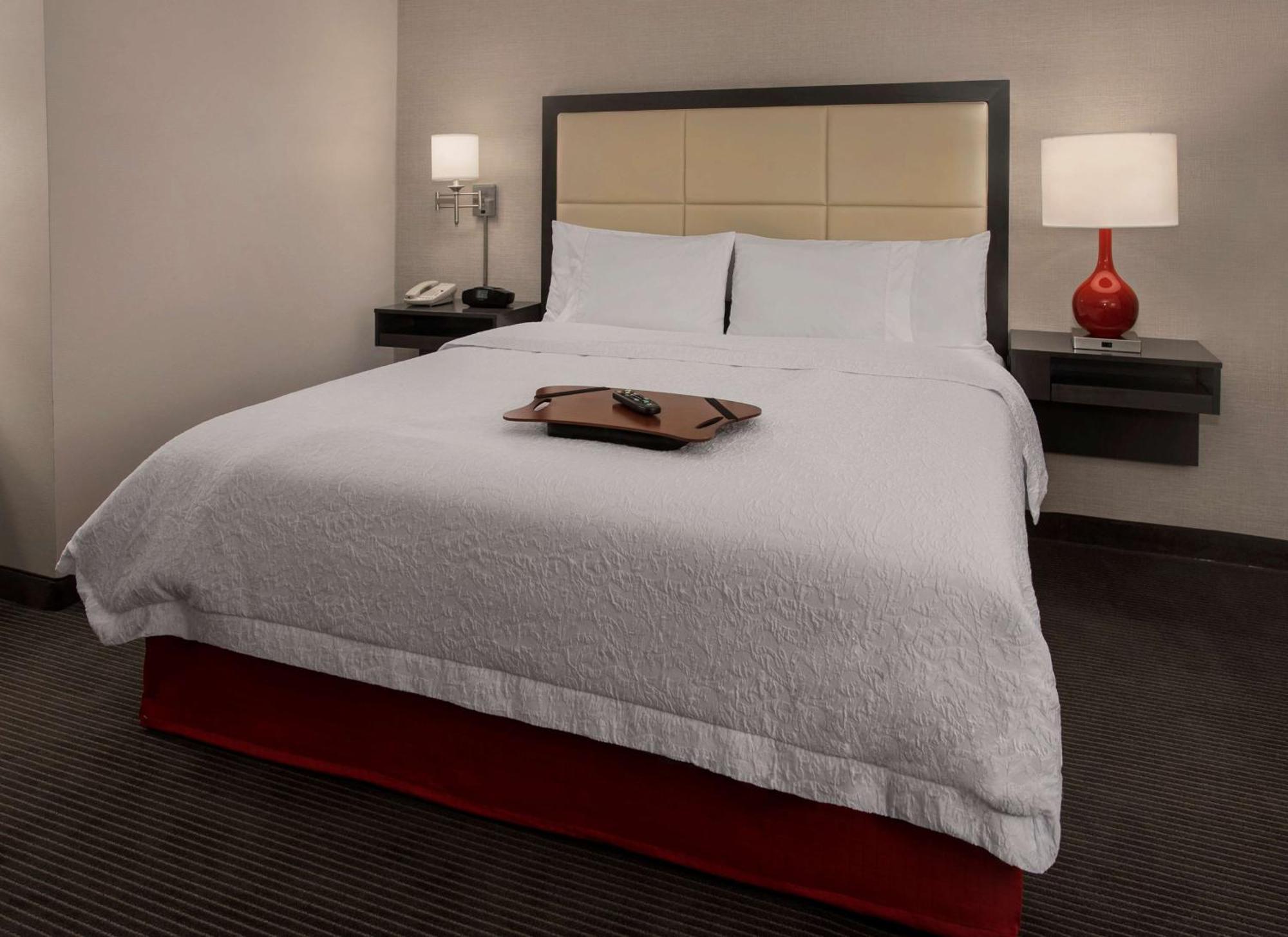 Hampton Inn & Suites Milwaukee Downtown Exteriör bild