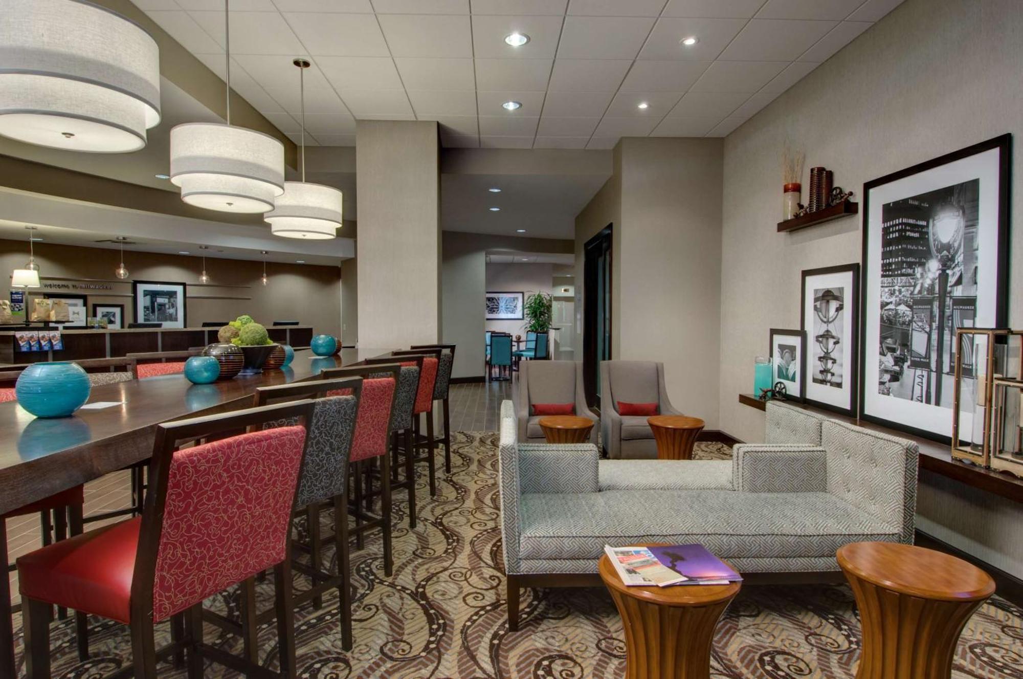 Hampton Inn & Suites Milwaukee Downtown Exteriör bild