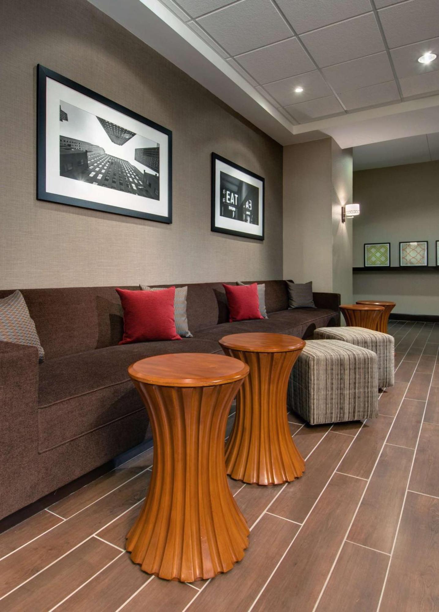 Hampton Inn & Suites Milwaukee Downtown Exteriör bild