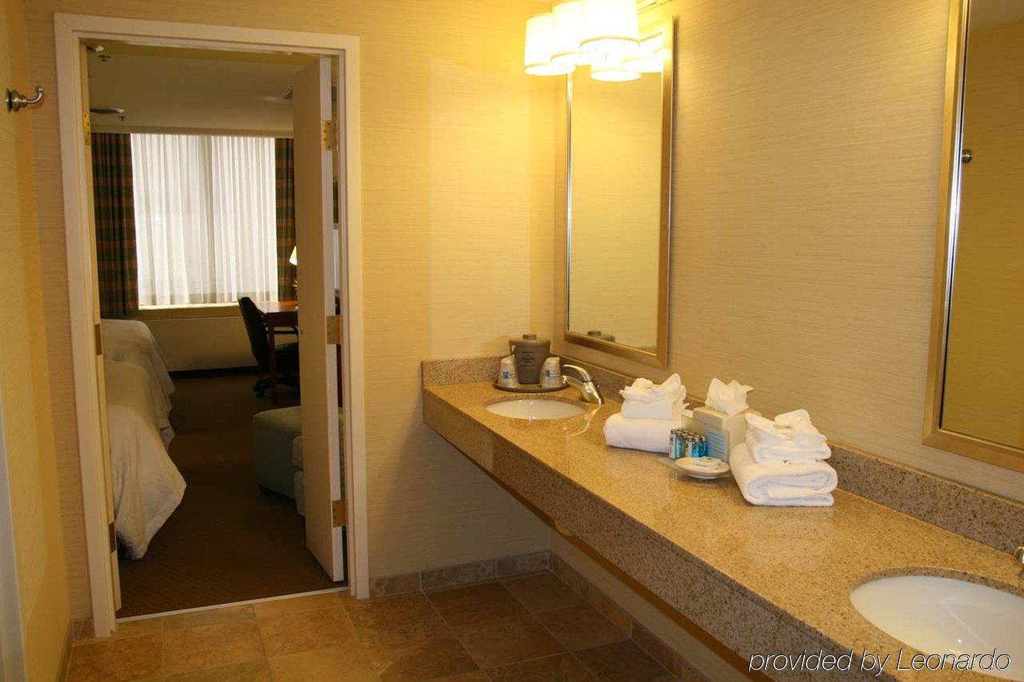 Hampton Inn & Suites Milwaukee Downtown Rum bild