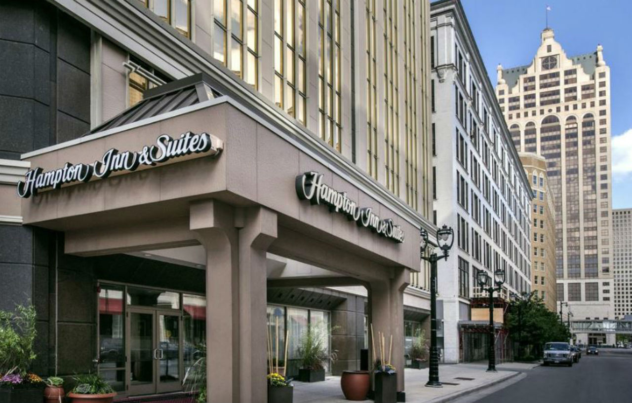 Hampton Inn & Suites Milwaukee Downtown Exteriör bild